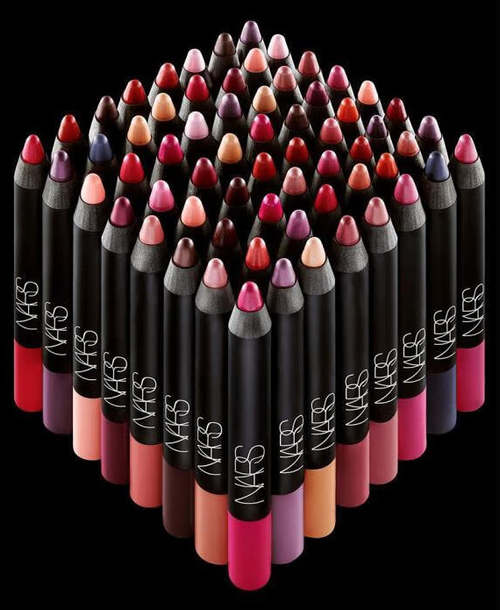 Het laatste nieuws van het bedrijf over In de zeer concurrerende lippenstiftmarkt is er een nieuwe lippenstiftcategorie die een consumentenboom heeft veroorzaakt